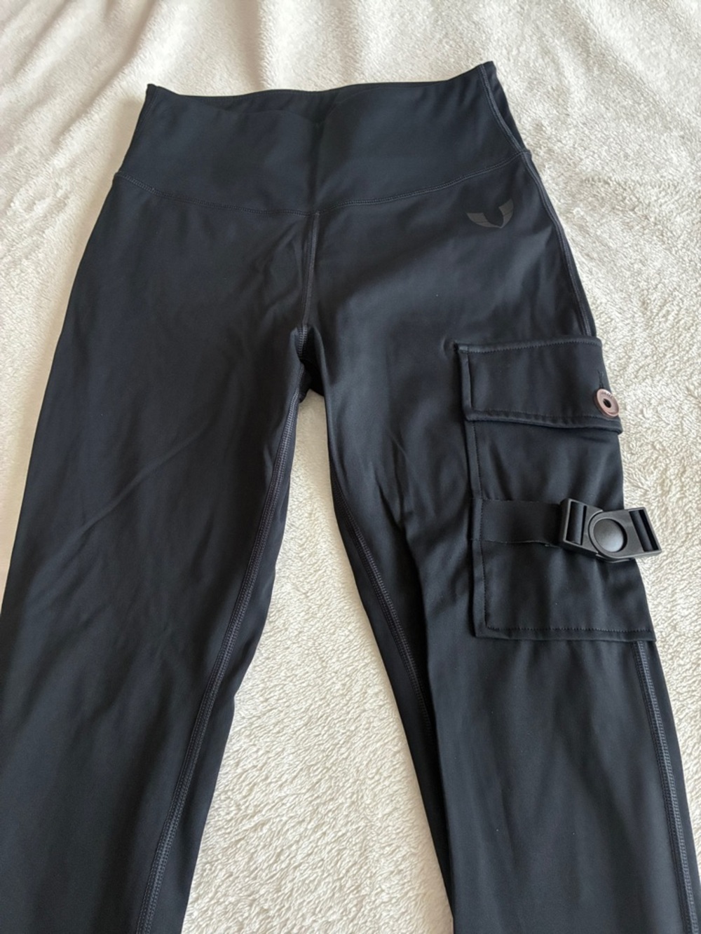 Firm Abs size s Black Cargo Pocket Athletic Leggings - Picture 2 of 5